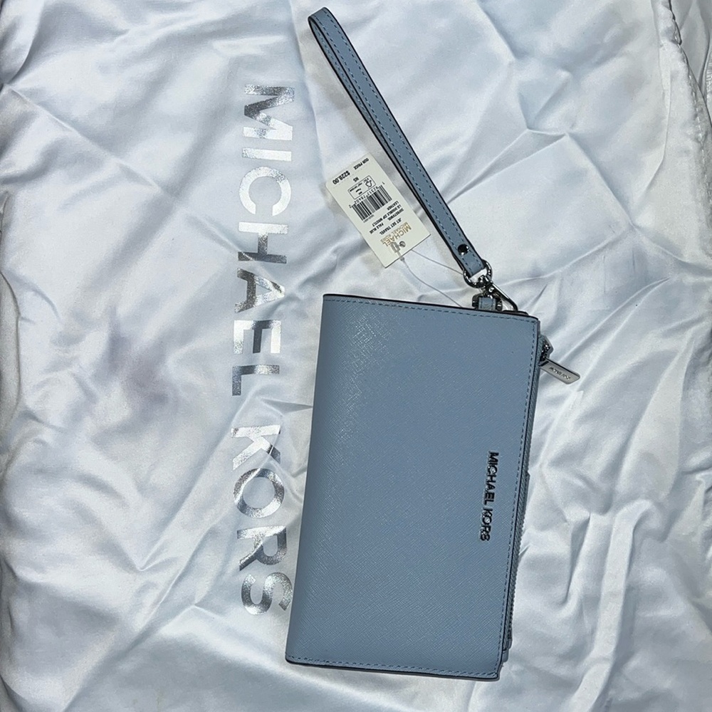 MICHAEL KORS LARGE DOUBLE ZIP WRISTLET WALLET PHONE CASE CLUTCH 
Pale Blue 
NWT